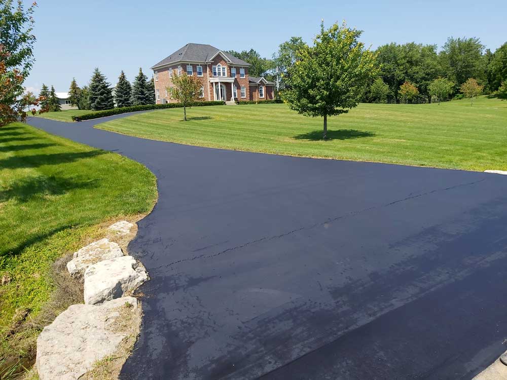 Asphalt driveway and parking lot sealcoating | Black Max Asphalt Services