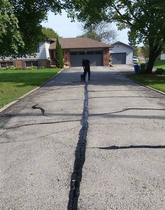 Hamilton Ontario Asphalt Crack Repair Services