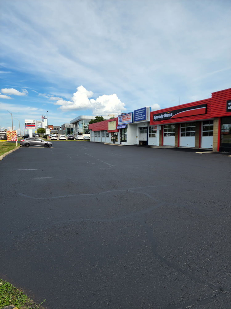 Hamilton, Ontario Commercial Asphalt Crack Filling - Black Max Asphalt Services